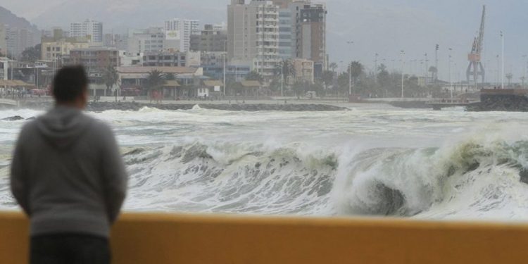 Alertan por marejadas en Antofagasta